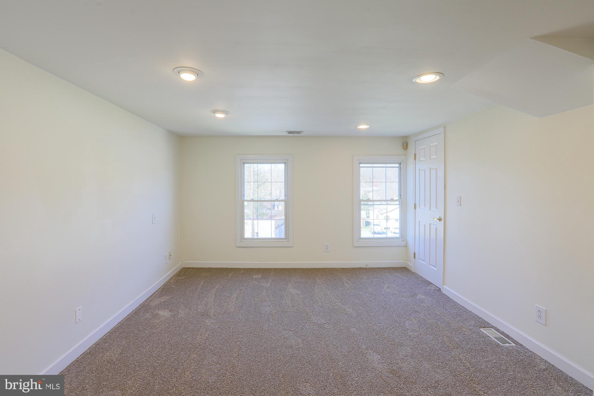 MOUNT WASHINGTON - Commercial Sale