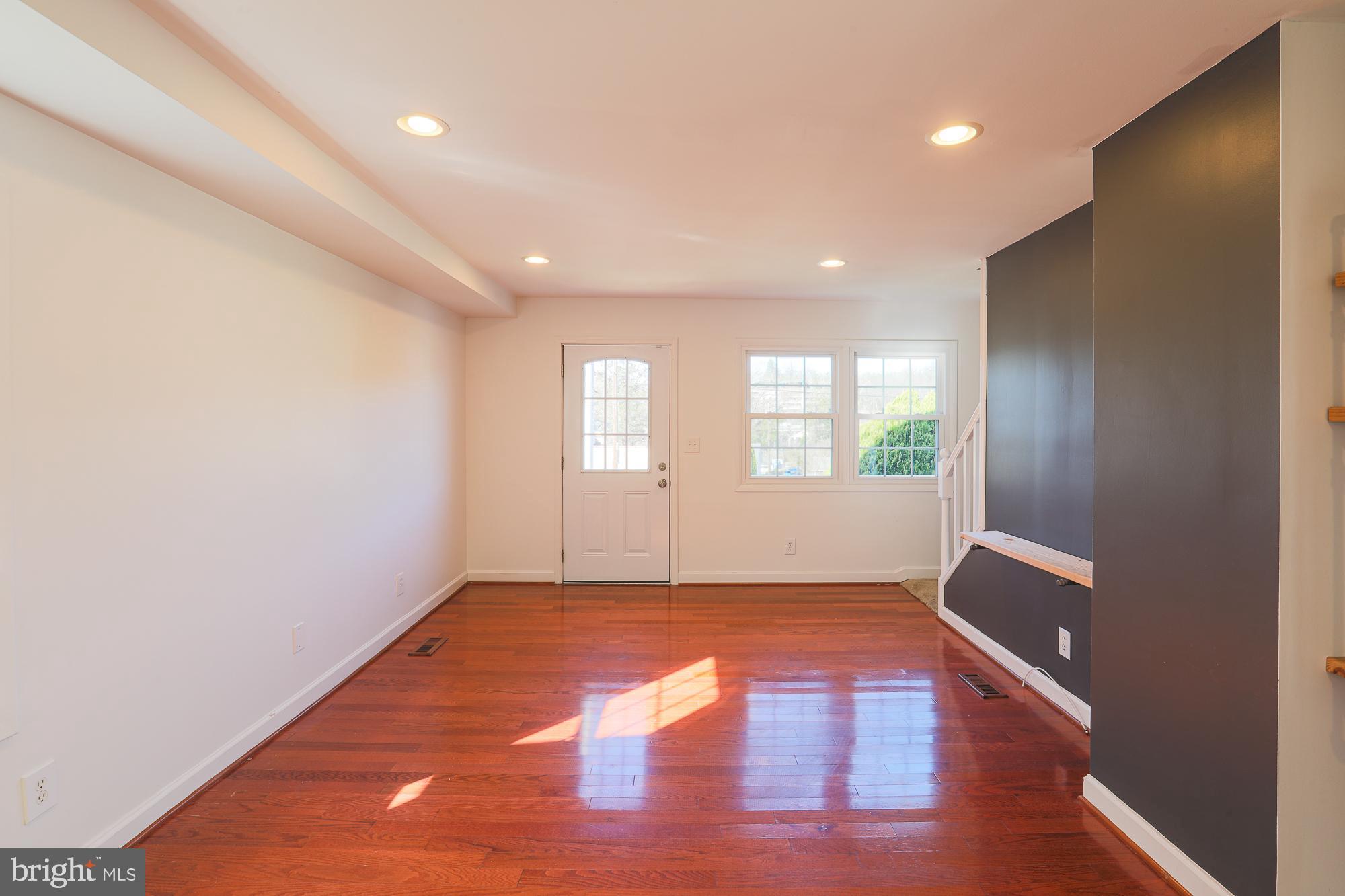 MOUNT WASHINGTON - Commercial Sale