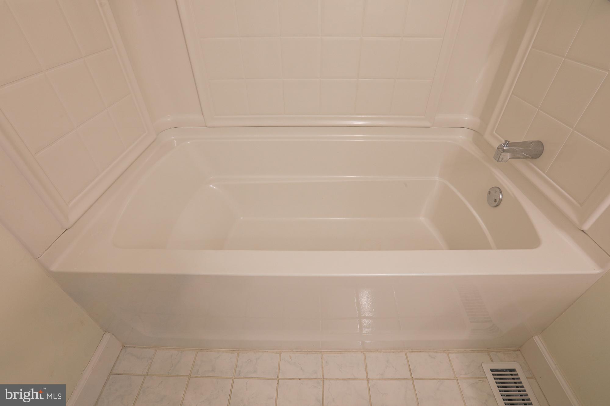 MOUNT WASHINGTON - Commercial Sale