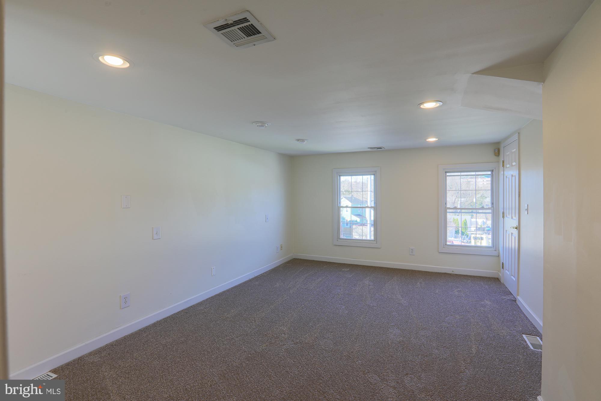 MOUNT WASHINGTON - Commercial Sale