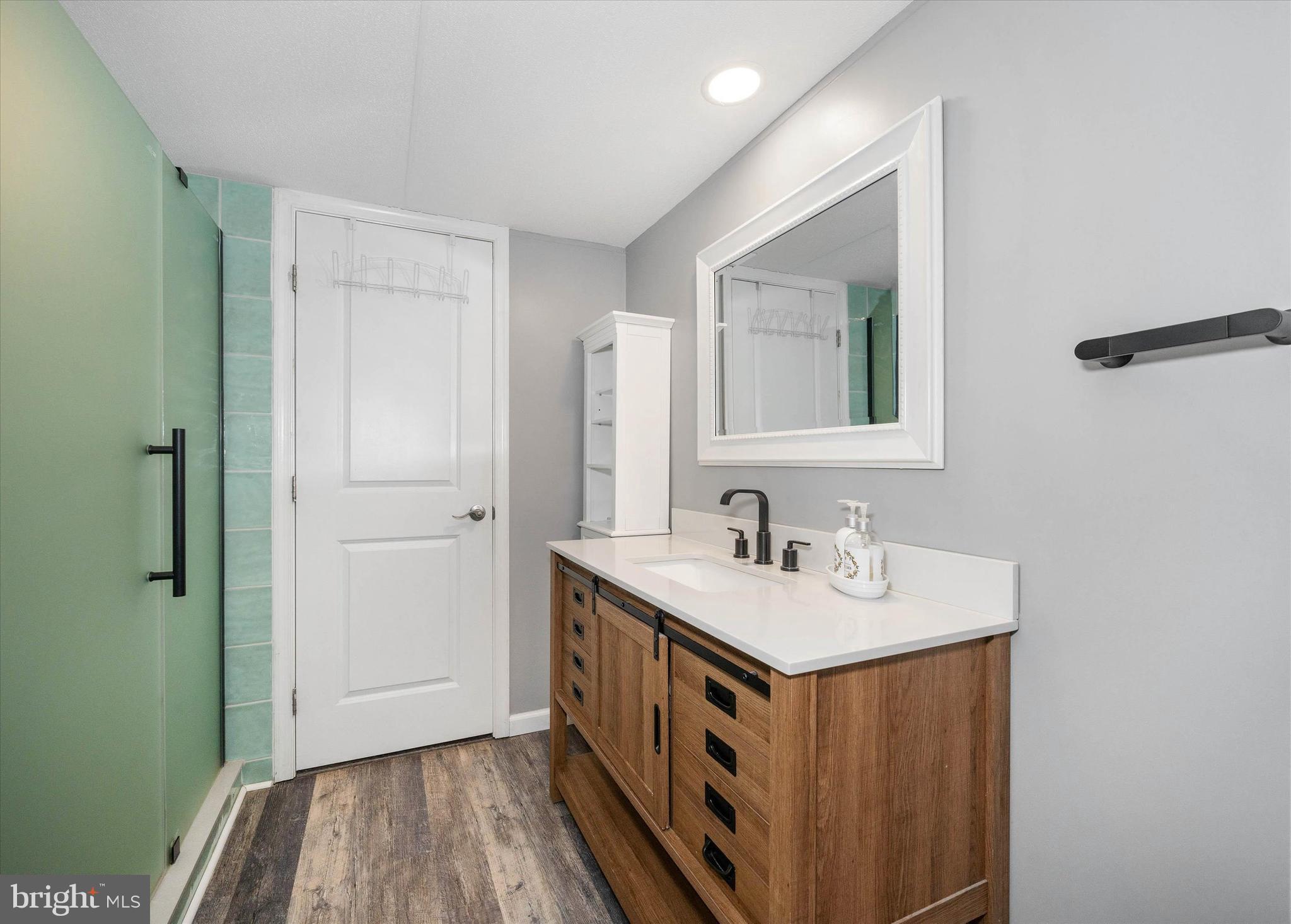 ANGOLA ESTATES - Residential