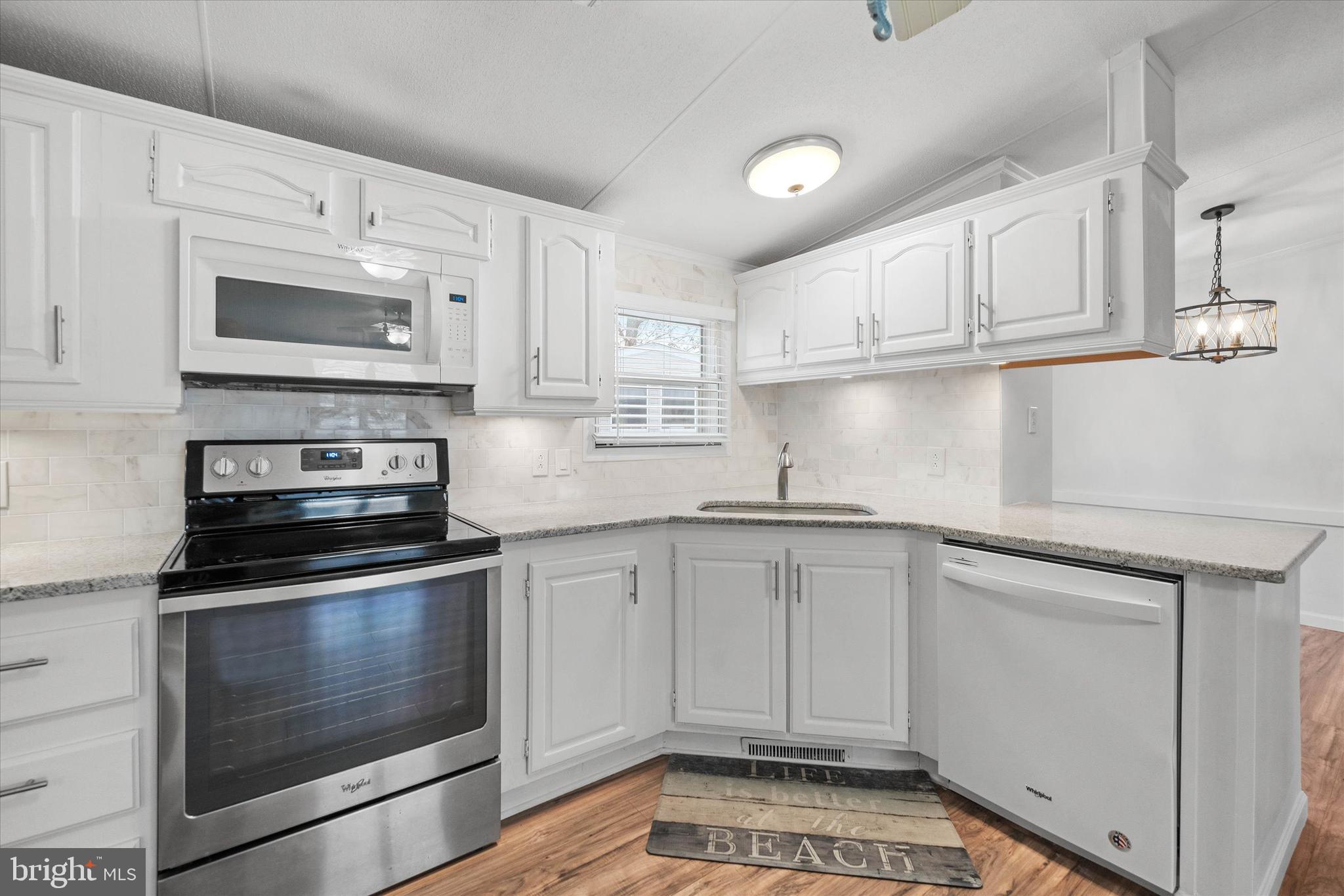 ANGOLA ESTATES - Residential