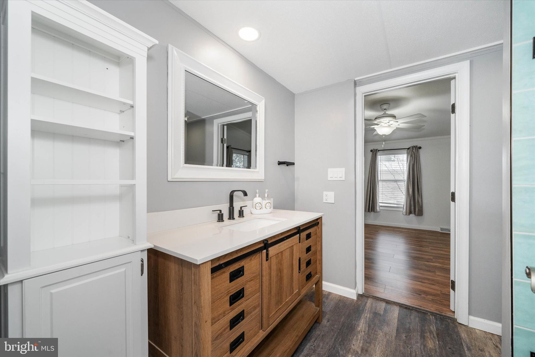 ANGOLA ESTATES - Residential