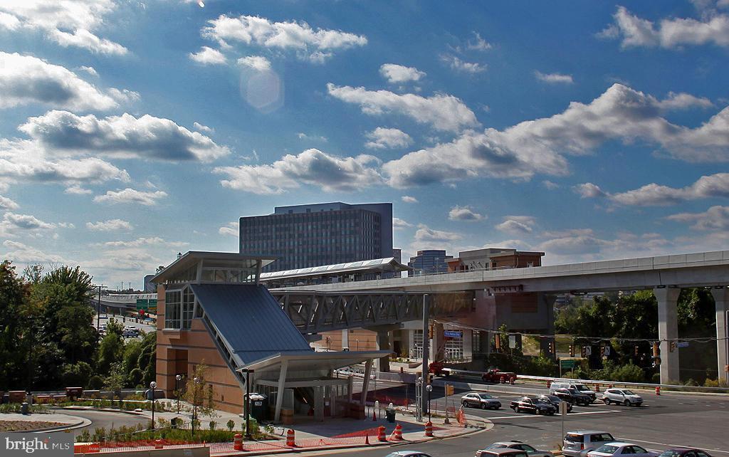 GATES OF MCLEAN - Residential Lease