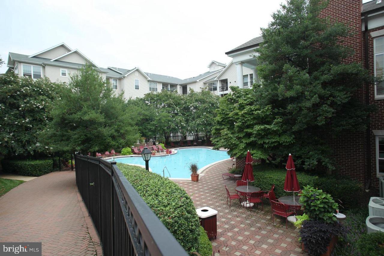 GATES OF MCLEAN - Residential Lease