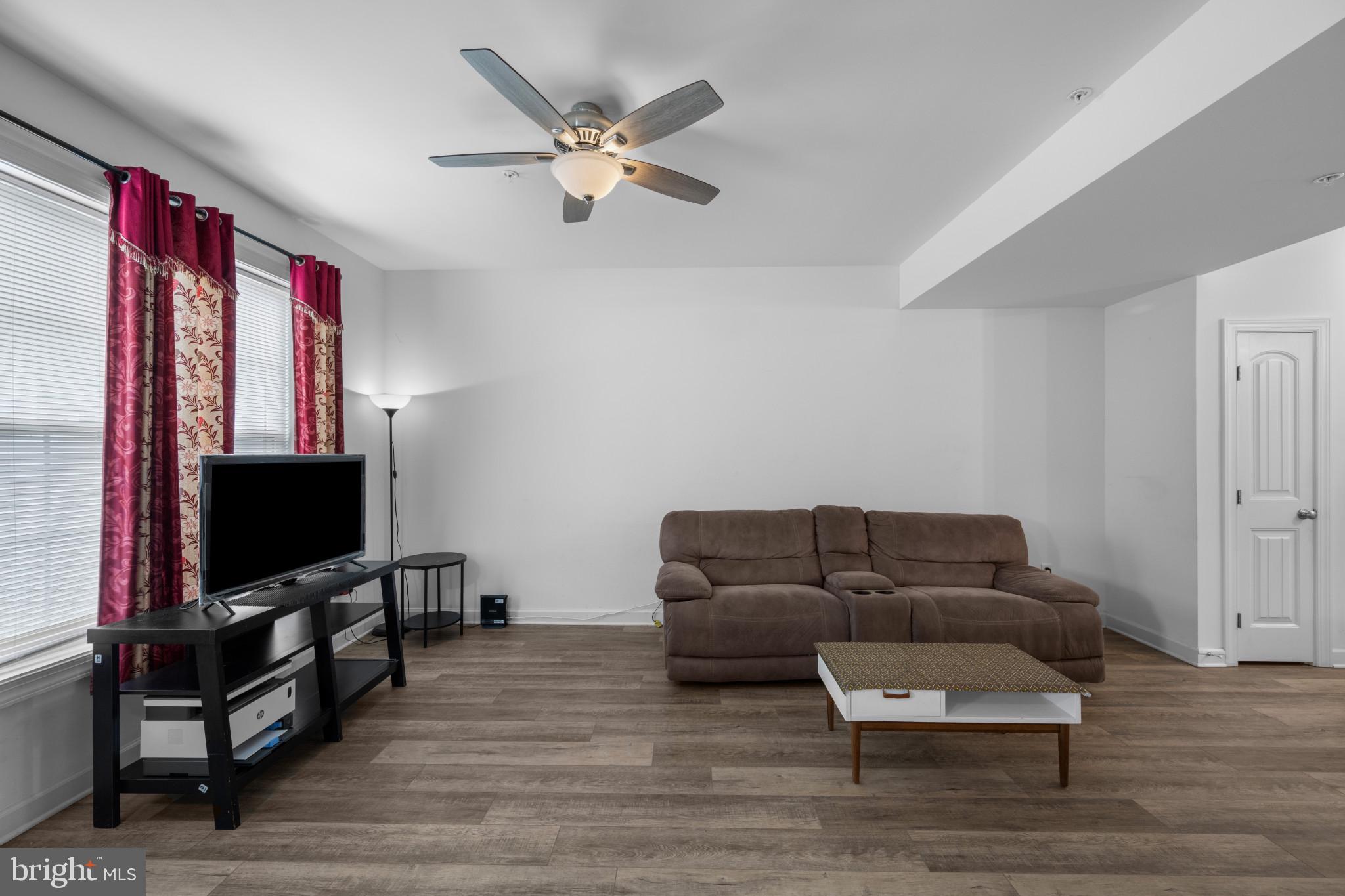 31 PARKVIEW DR