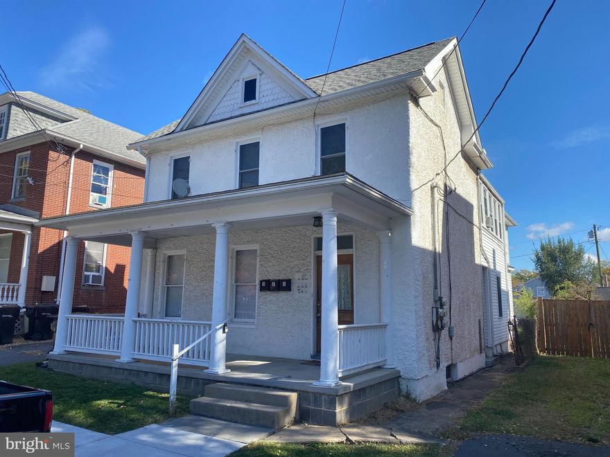 Located within walking distance of Old Town Winchester this spacious efficiency is now available for rent. Water/sewer and trash included in rent. Tenant pays electric. No smoking, no pets. VAR or NVAR rental application w/ $50 per person application fee or apply online.