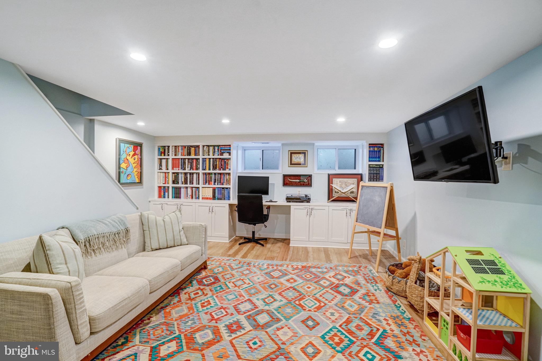 FAIRLINGTON MEWS - Residential Lease