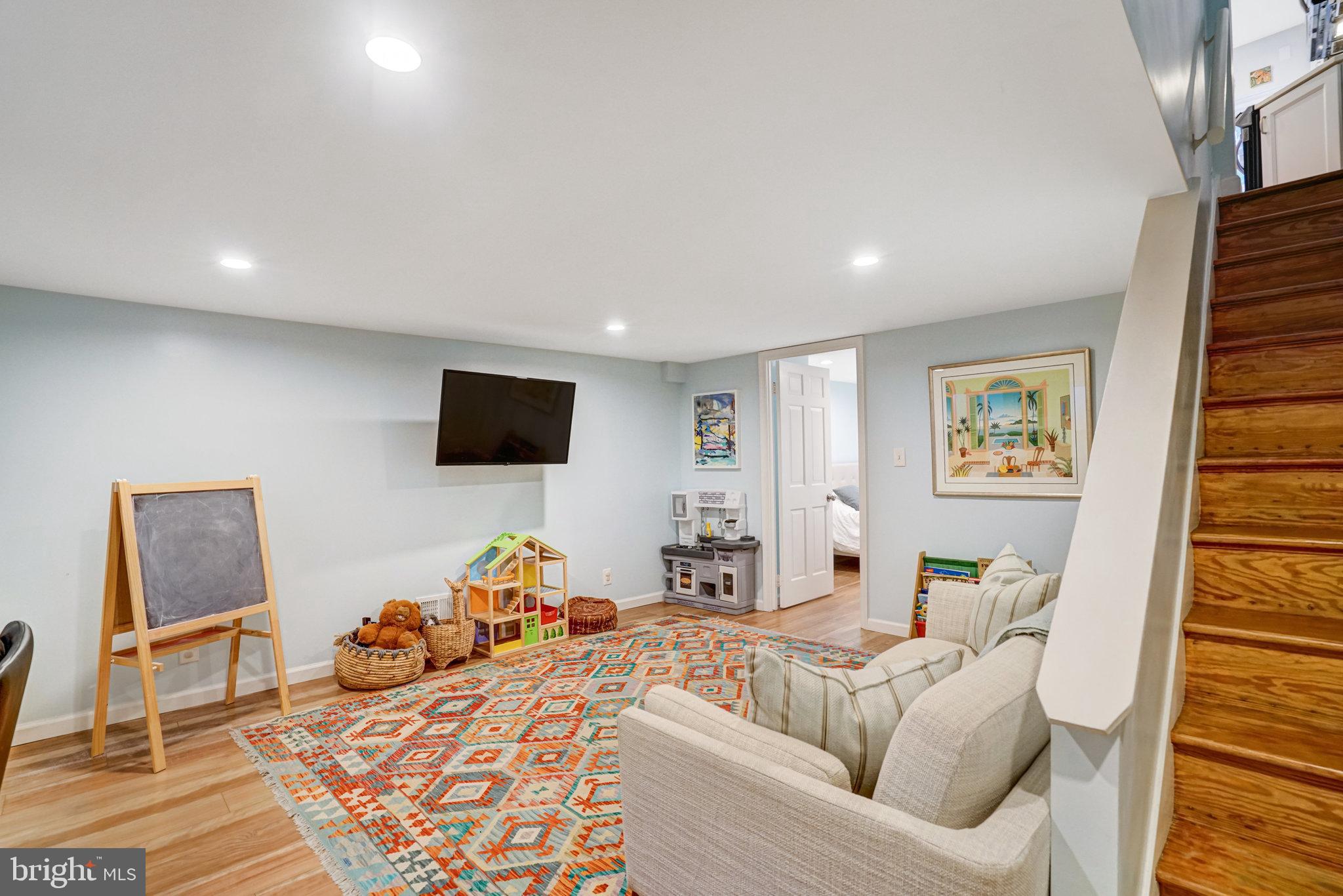 FAIRLINGTON MEWS - Residential Lease