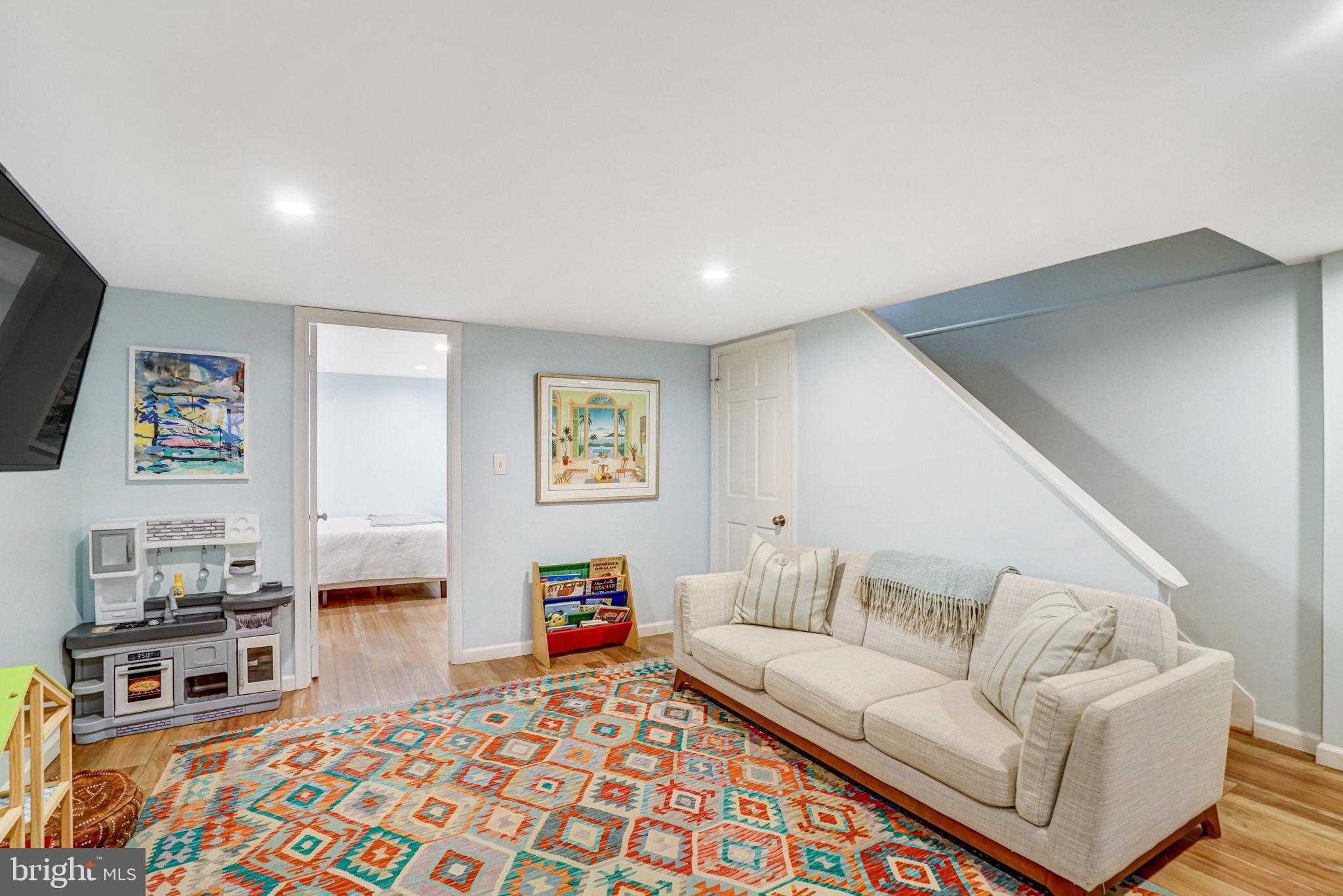 FAIRLINGTON MEWS - Residential Lease