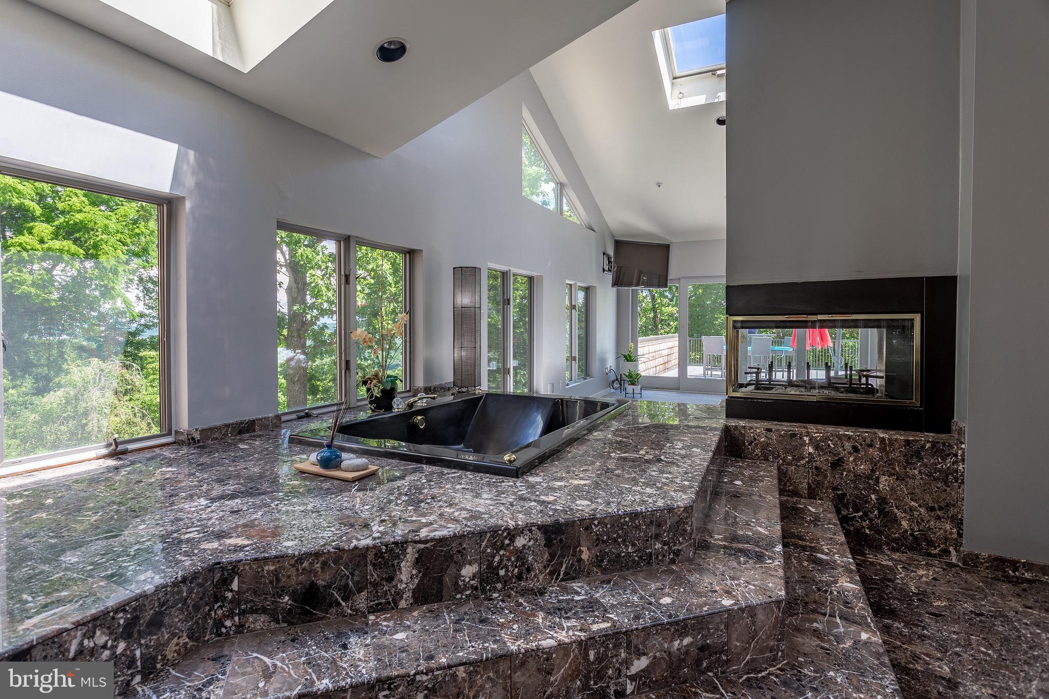 VALLEY FORGE MTN - Residential