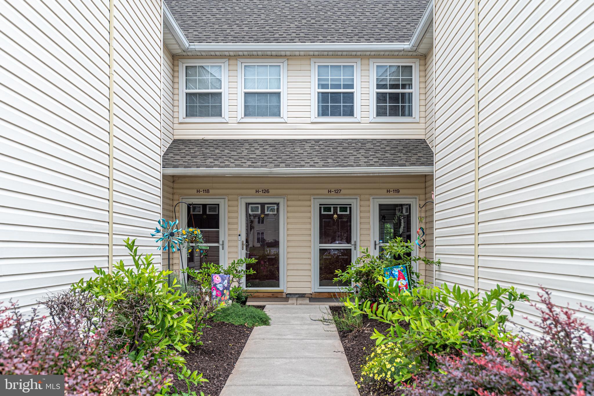 Nice 2nd floor condo with open floor plan for rent. Living room offers vaulted ceilings with sliding glass doors that leads to a 2nd story deck. Galley style kitchen with bar area overlooking dining area. Main bedroom has large walk-in closet and a door that shares private access to hall bathroom. (Jack & Jill Bath). No pets, No smoking.
