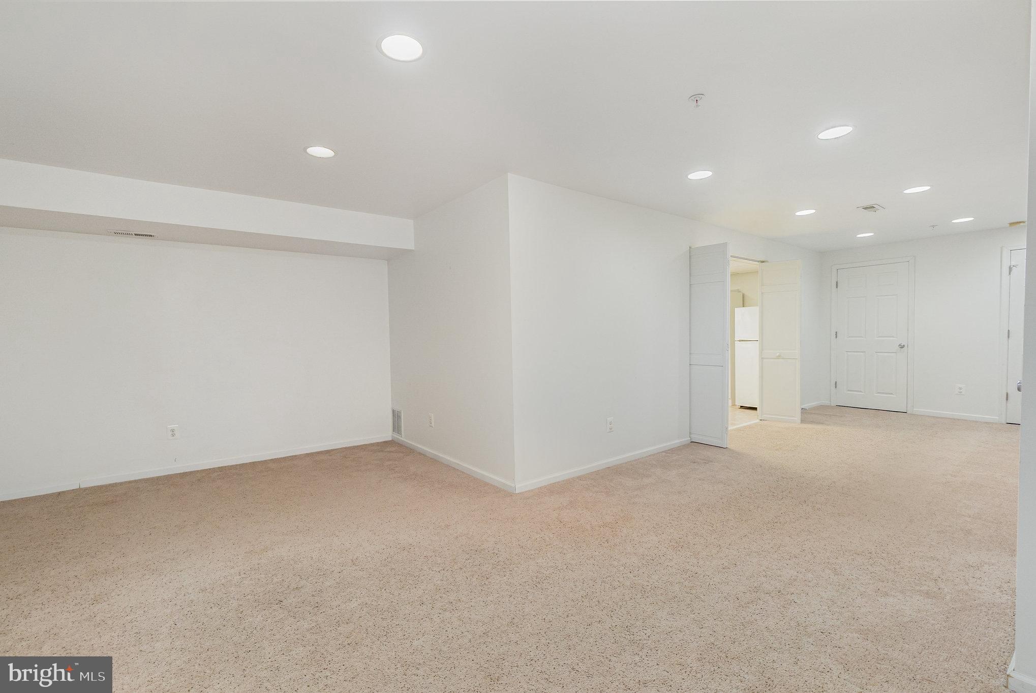 CONSTANT WOODS - Residential