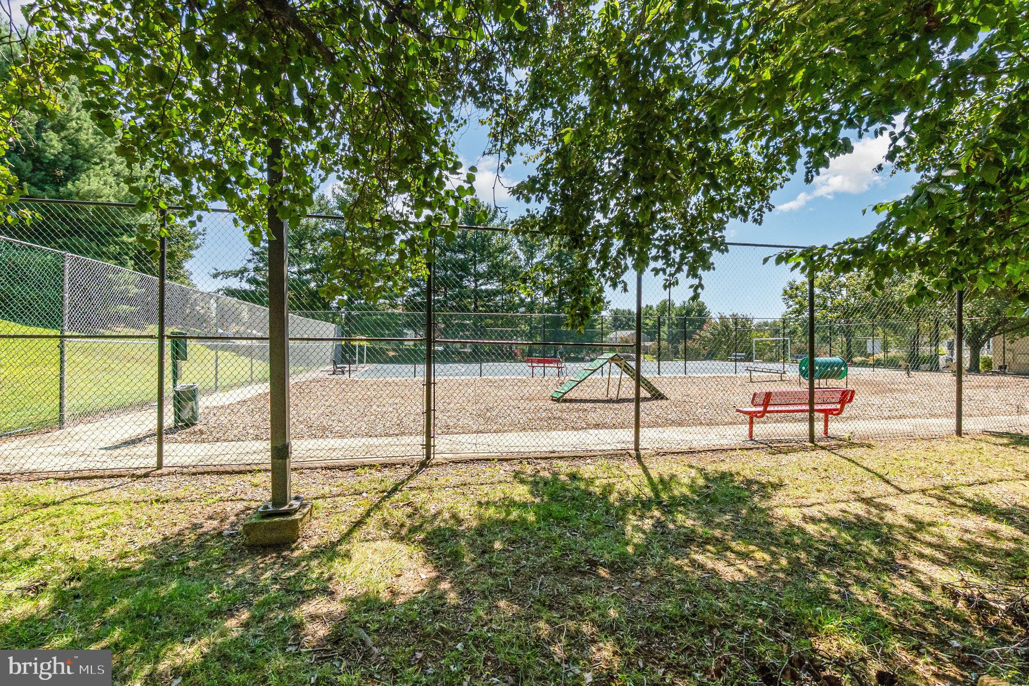 CONSTANT WOODS - Residential