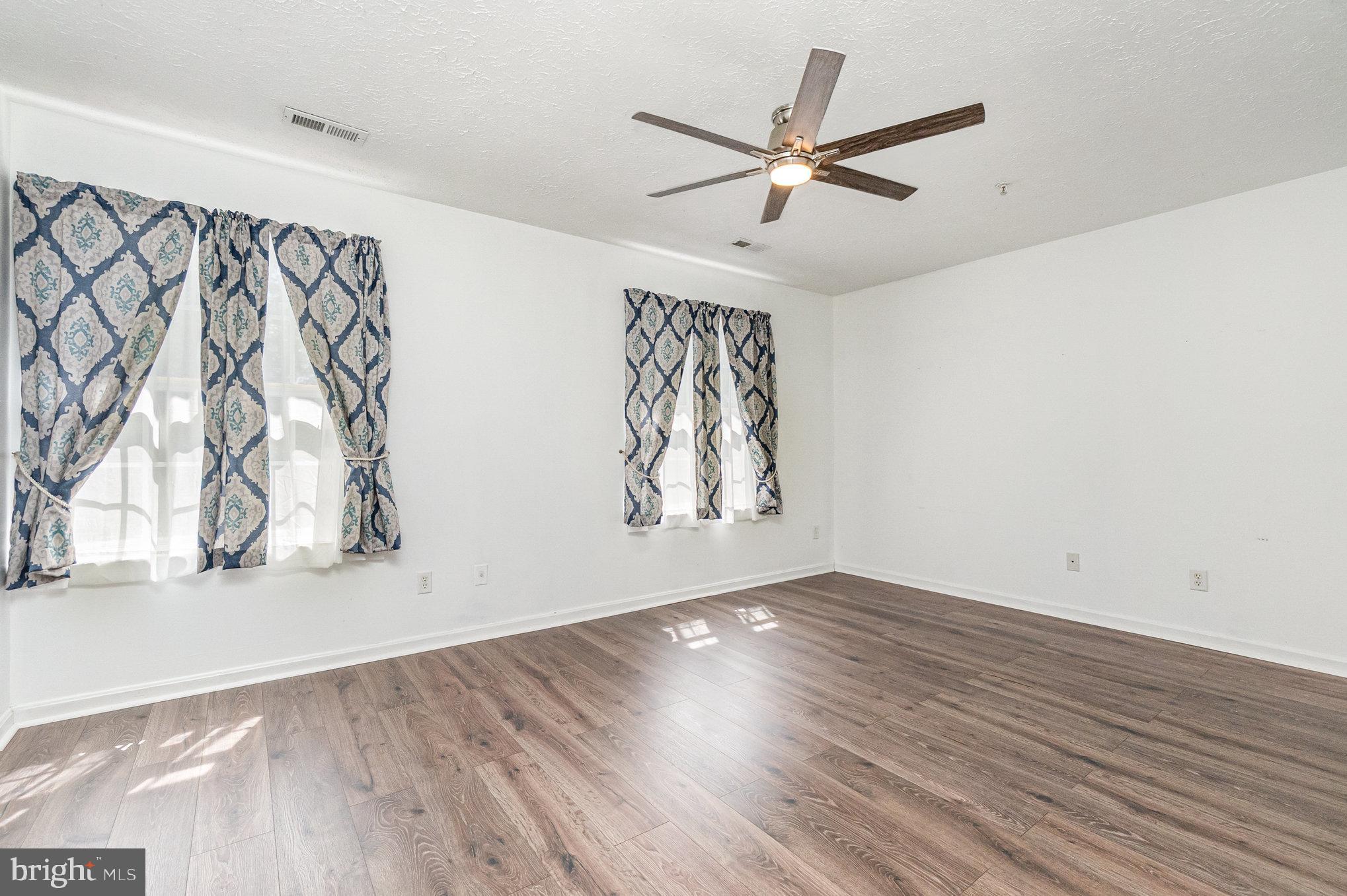 CONSTANT WOODS - Residential