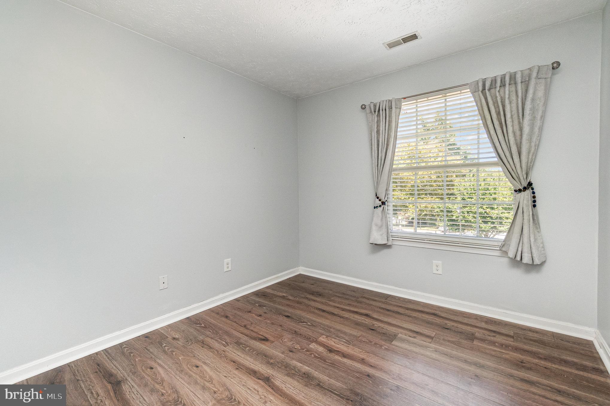 CONSTANT WOODS - Residential