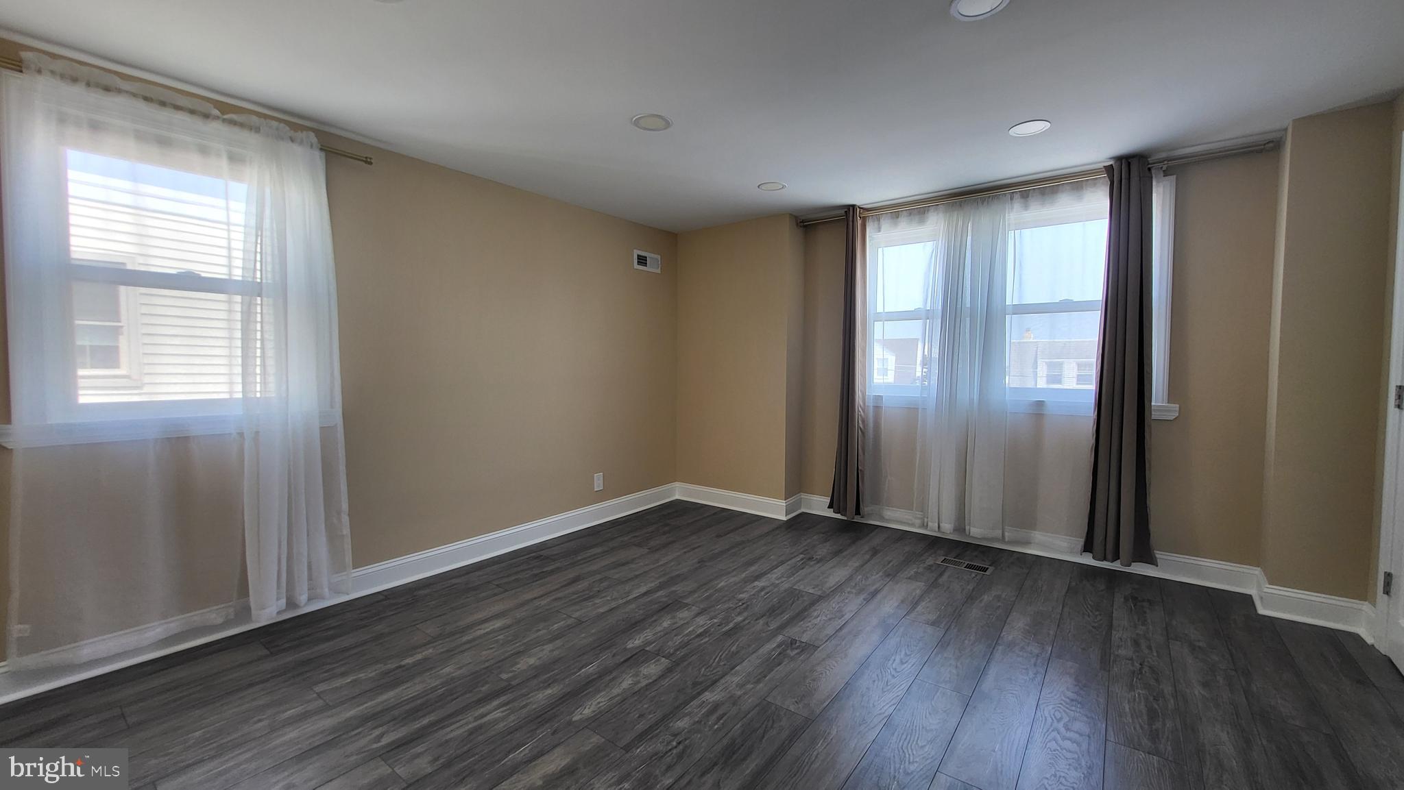 PHILADELPHIA (NORTHEAST) - Residential