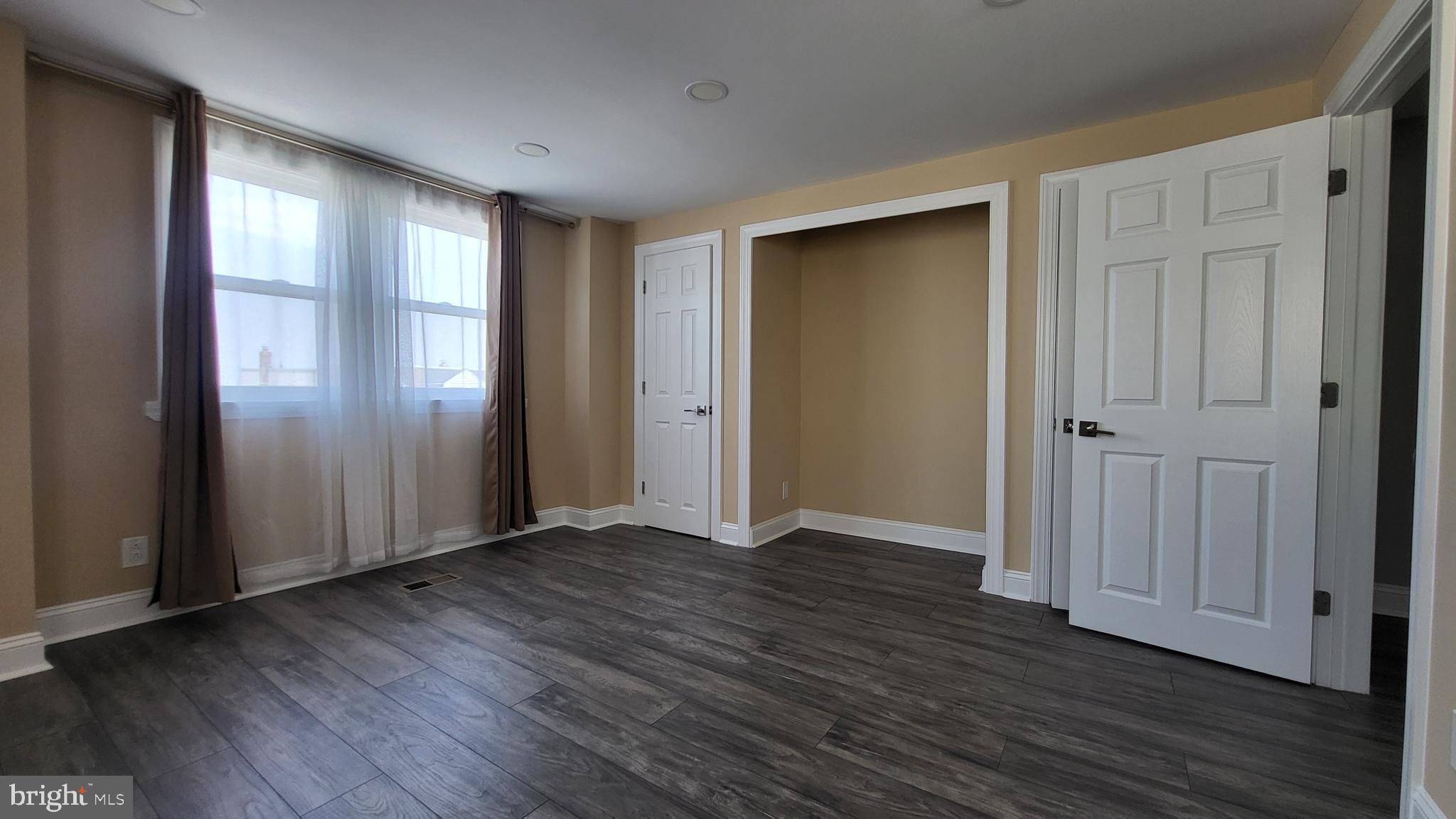 PHILADELPHIA (NORTHEAST) - Residential