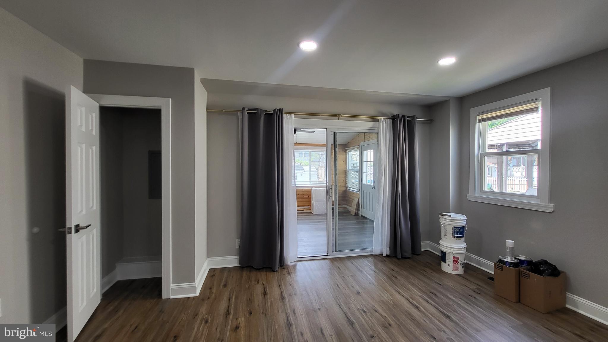 PHILADELPHIA (NORTHEAST) - Residential