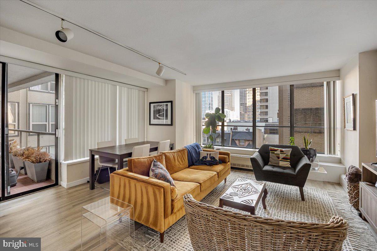 224 W RITTENHOUSE SQUARE 30 601