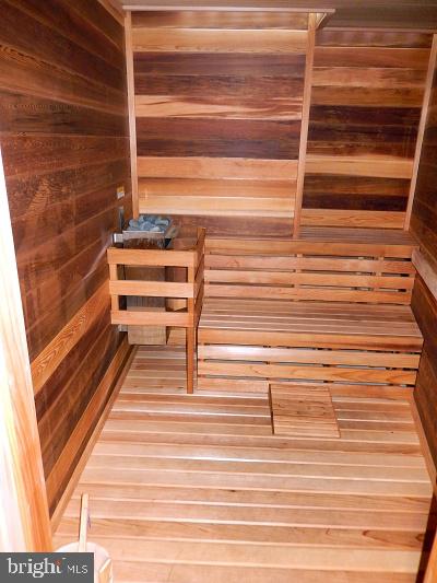 ROTONDA - Residential Lease