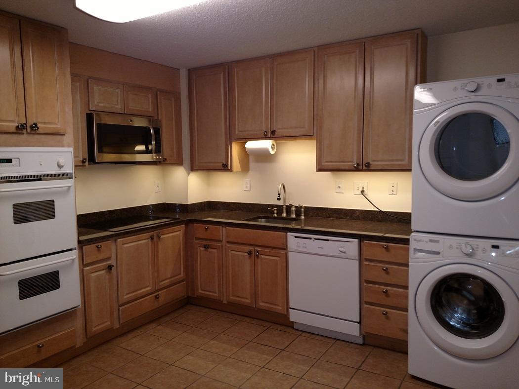 ROTONDA - Residential Lease