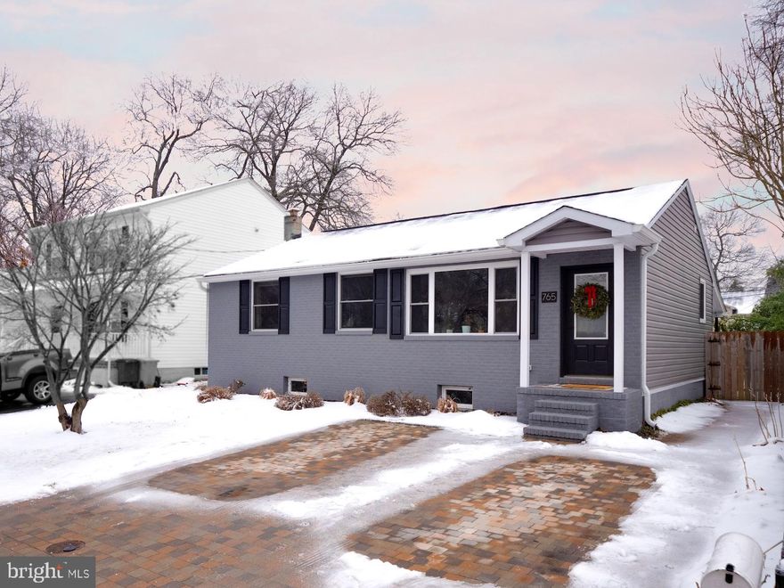 *ALL OFFERS DUE SUNDAY 2/28 by NOON* A MUST SEE! Totally renovated and ready for you to move in. Walk into an open floor plan featuring a large kitchen with Granite countertops and SS appliances, hardwood floors, amazing Master Suite with large private bath w/dual sinks. Huge fully finished walk-out basement. Quiet fully fenced backyard with covered patio and Firepit area. Great place to entertain! Roof , Windows, HVAC, and Hot water heater less than 3 years old.