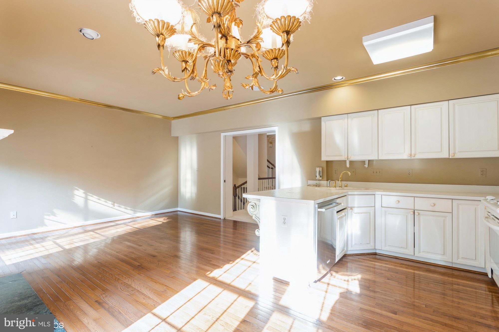 COLLEGE HILLS - Residential