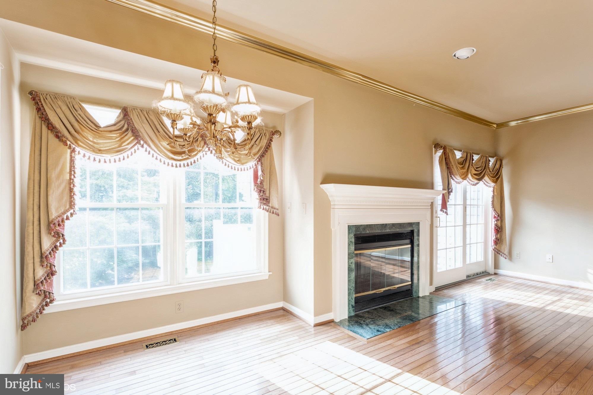 COLLEGE HILLS - Residential