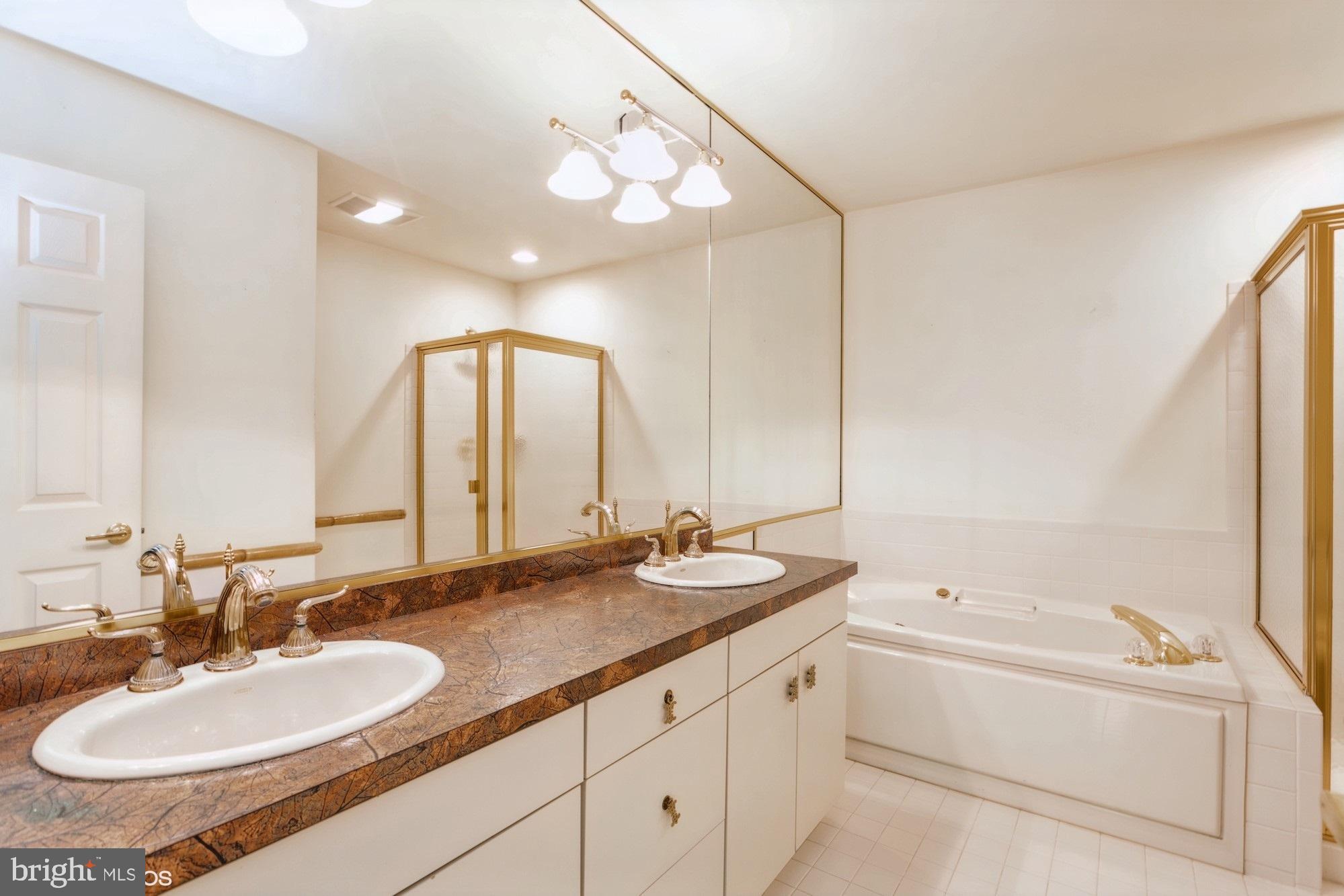 COLLEGE HILLS - Residential