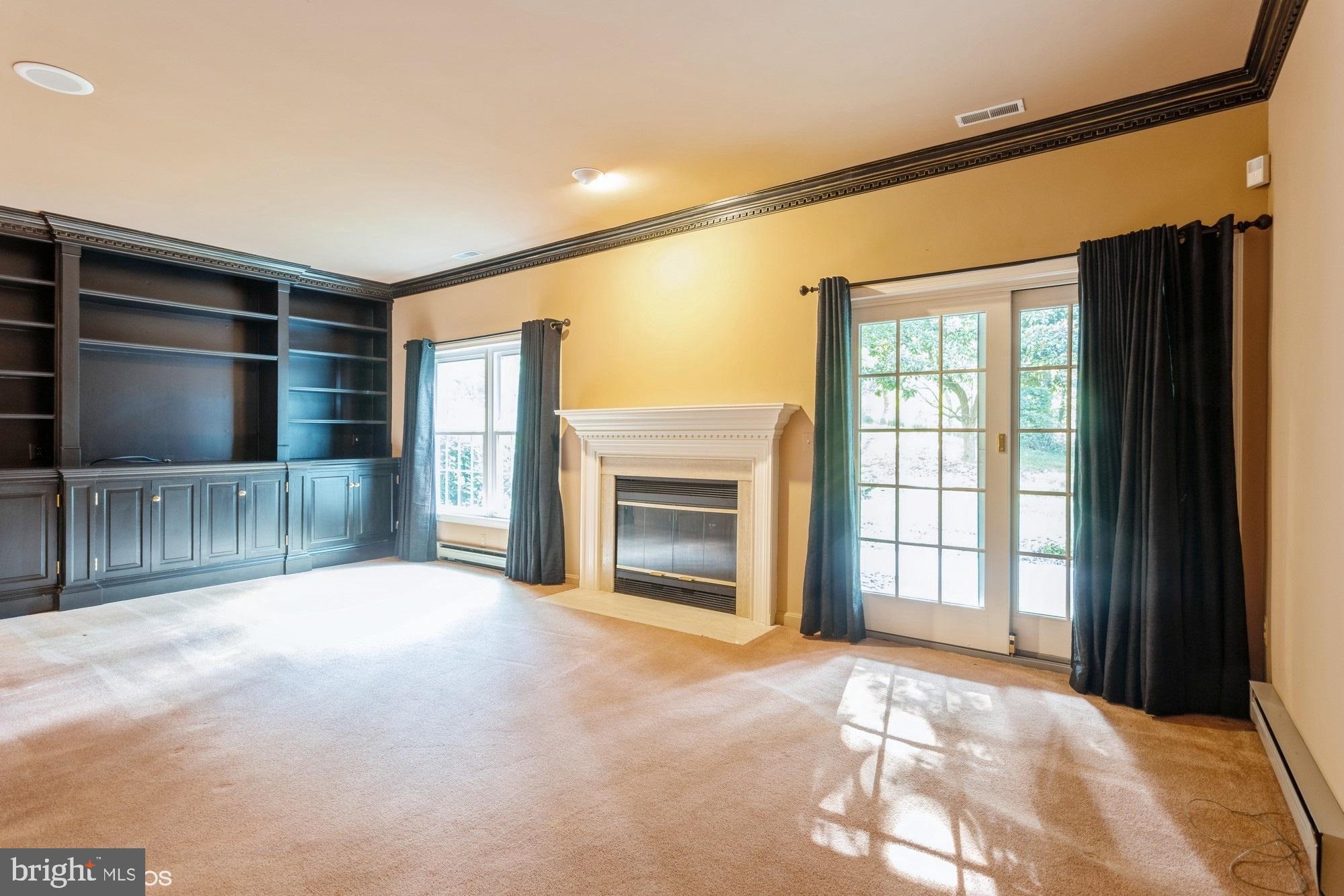 COLLEGE HILLS - Residential