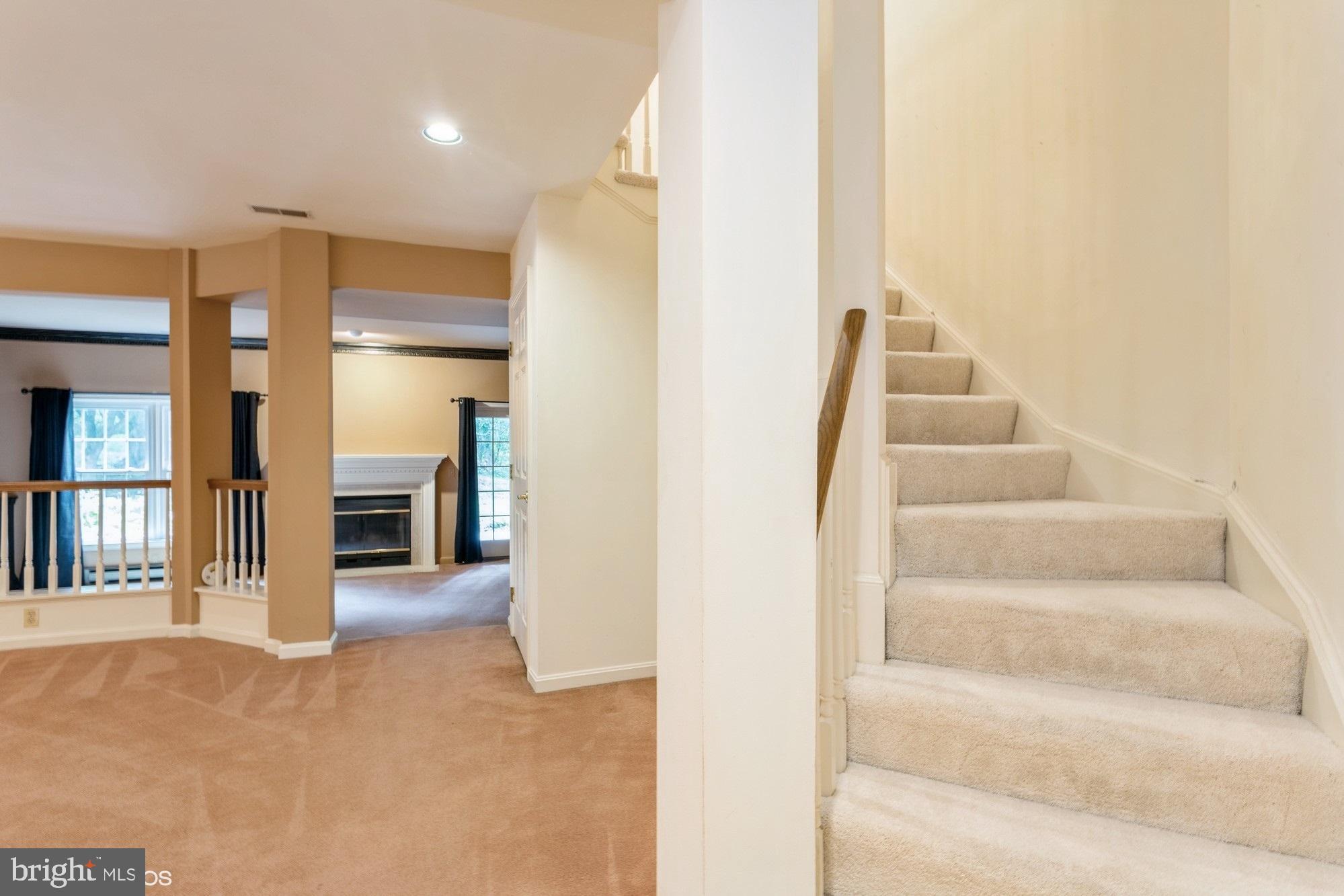 COLLEGE HILLS - Residential