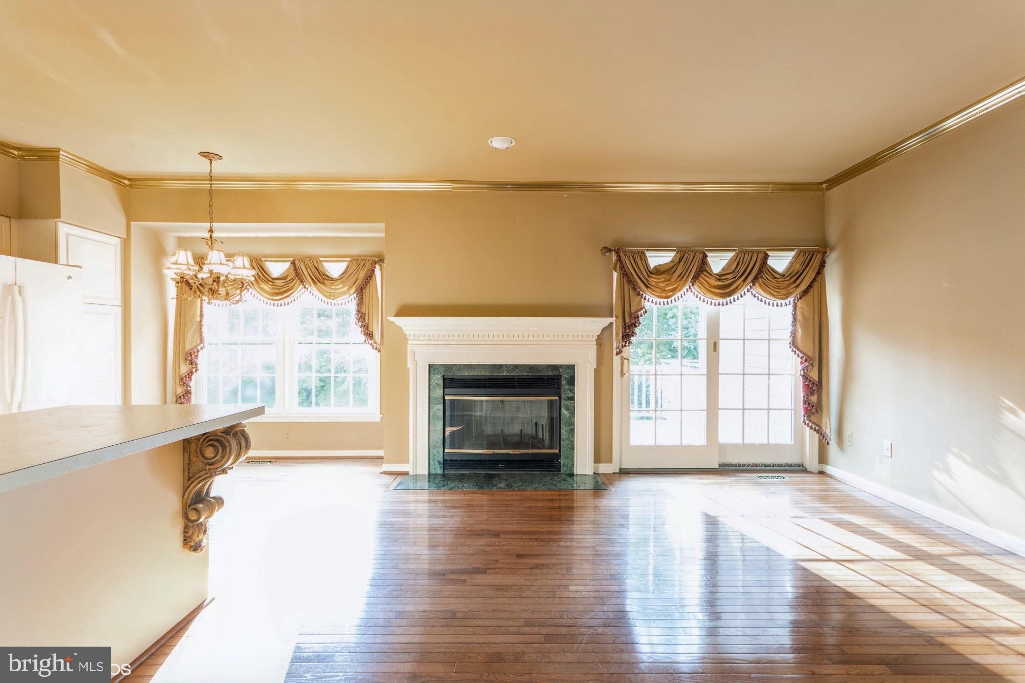 COLLEGE HILLS - Residential