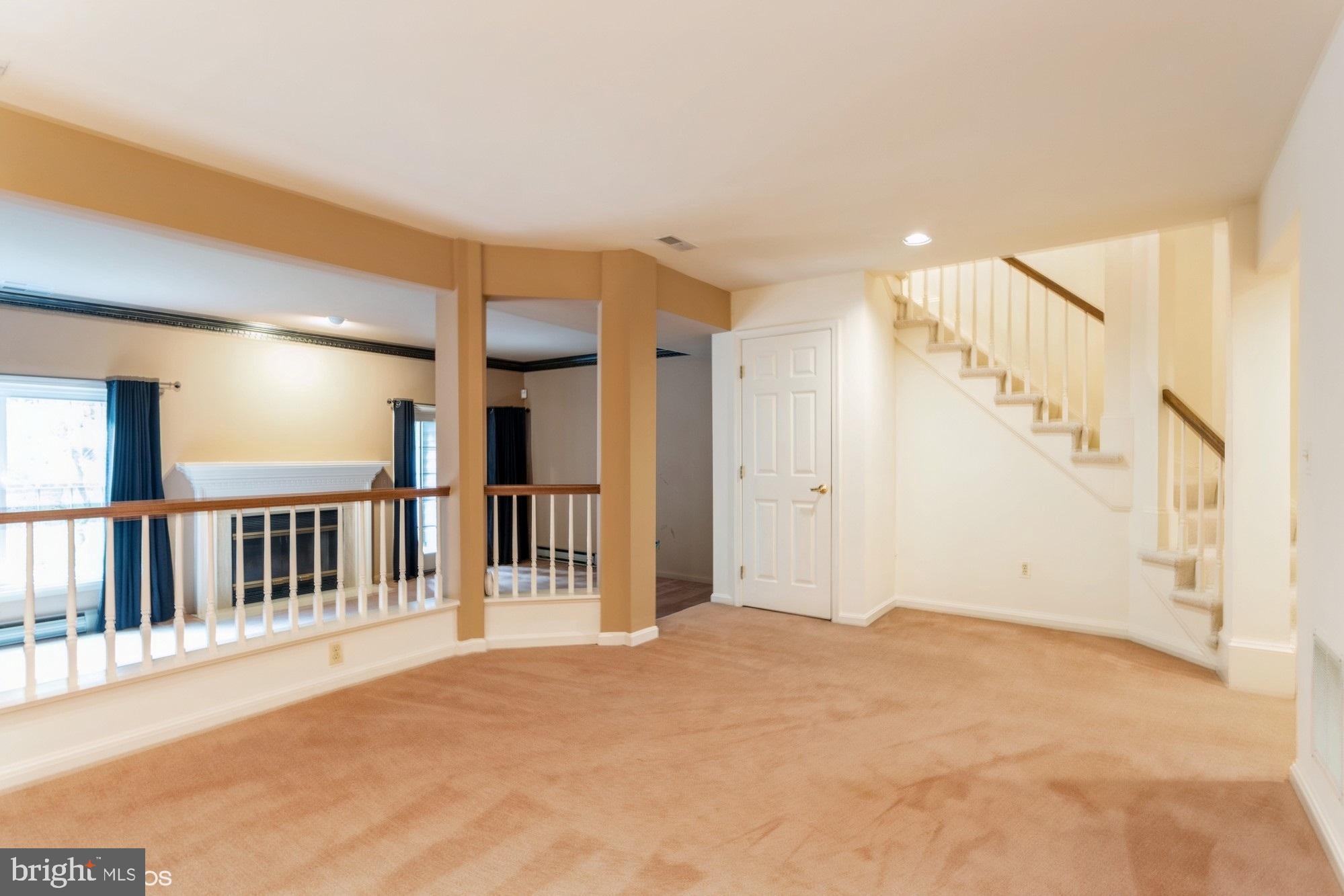 COLLEGE HILLS - Residential