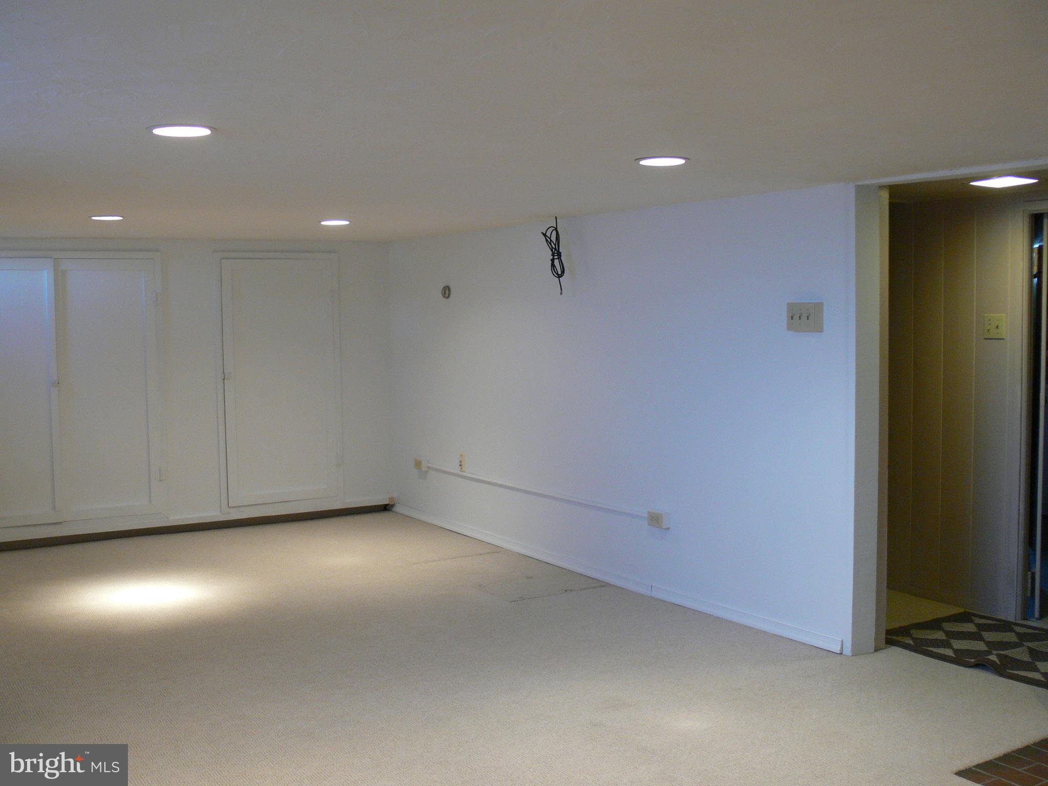 WILSHIRE HILLS - Residential