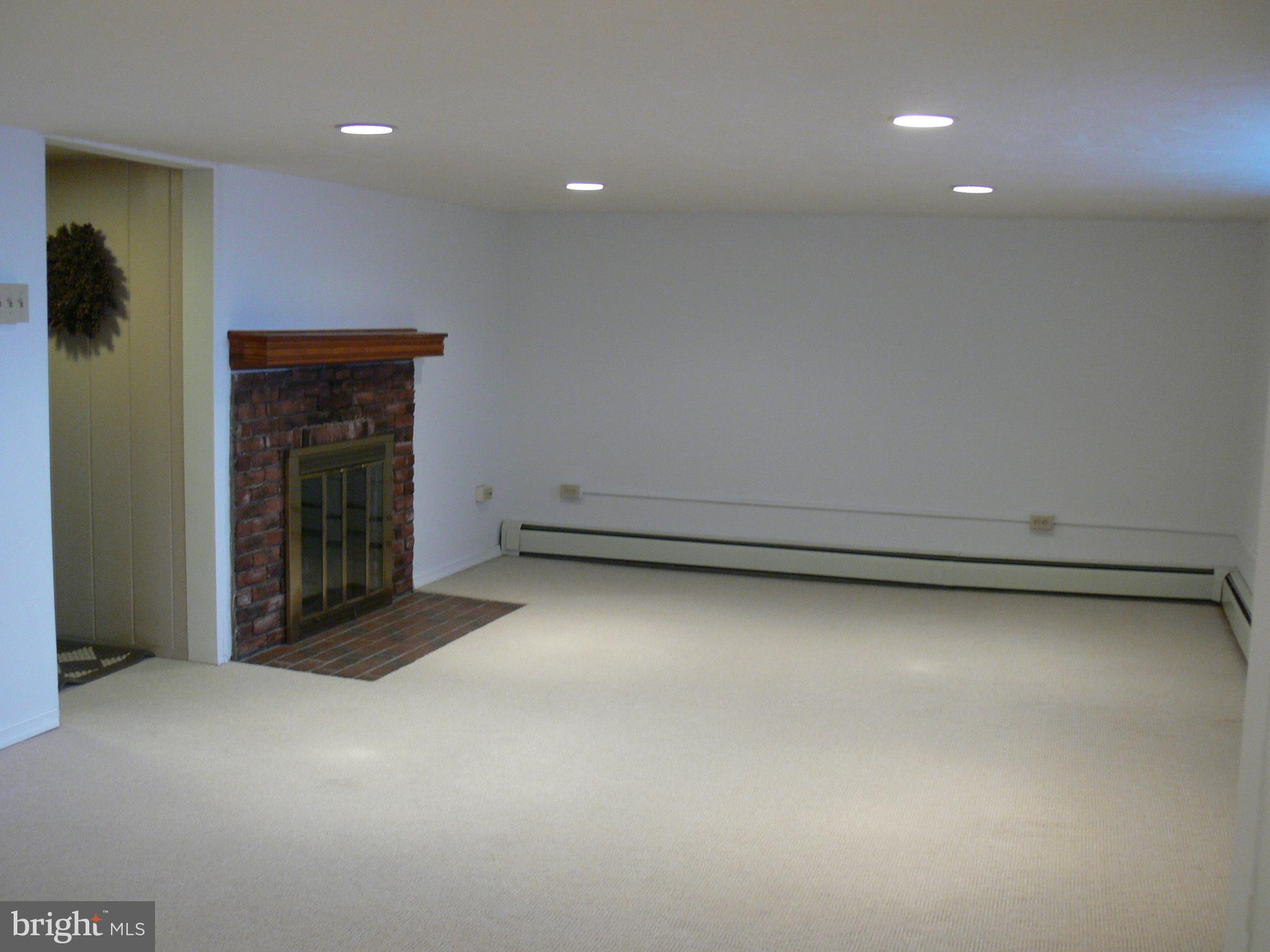 WILSHIRE HILLS - Residential