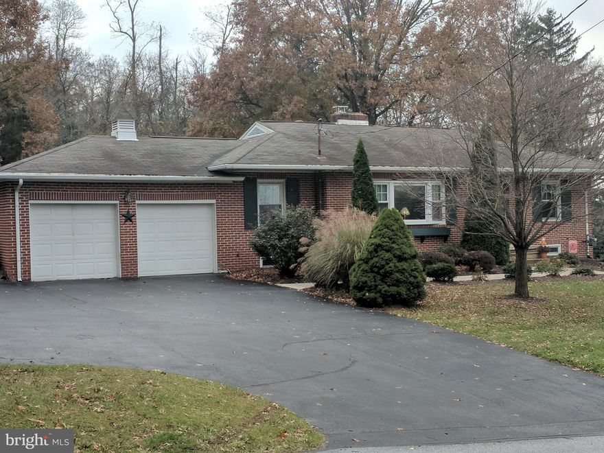 Lovely brick rancher in desirable Willshire Hills (near Orchard Hills) of East York.  Boasts 2 car garage, 1/2 acre lot, large living room, eat in kitchen, 3 bedrooms, 1 full bath, hardwood floors, 2 fireplaces, partially finished daylight basement with large room with fireplace  .Appliances stay!  Must take a look!!
