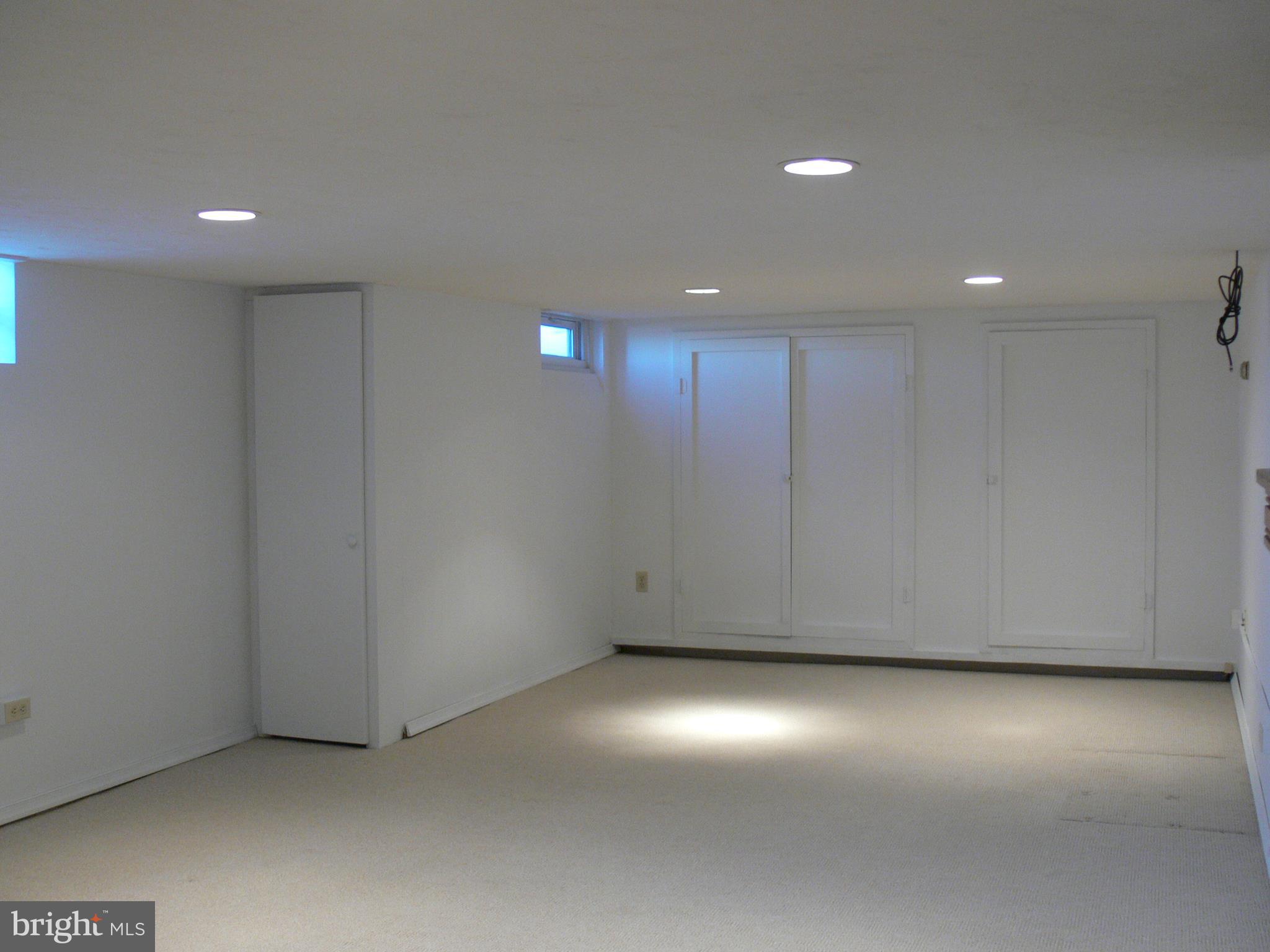WILSHIRE HILLS - Residential