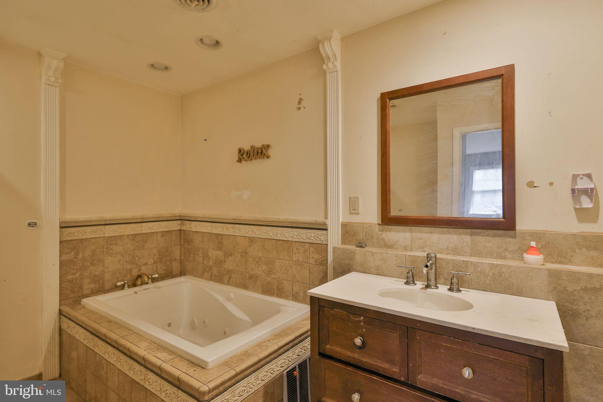 COUNTRY HEIGHTS - Residential