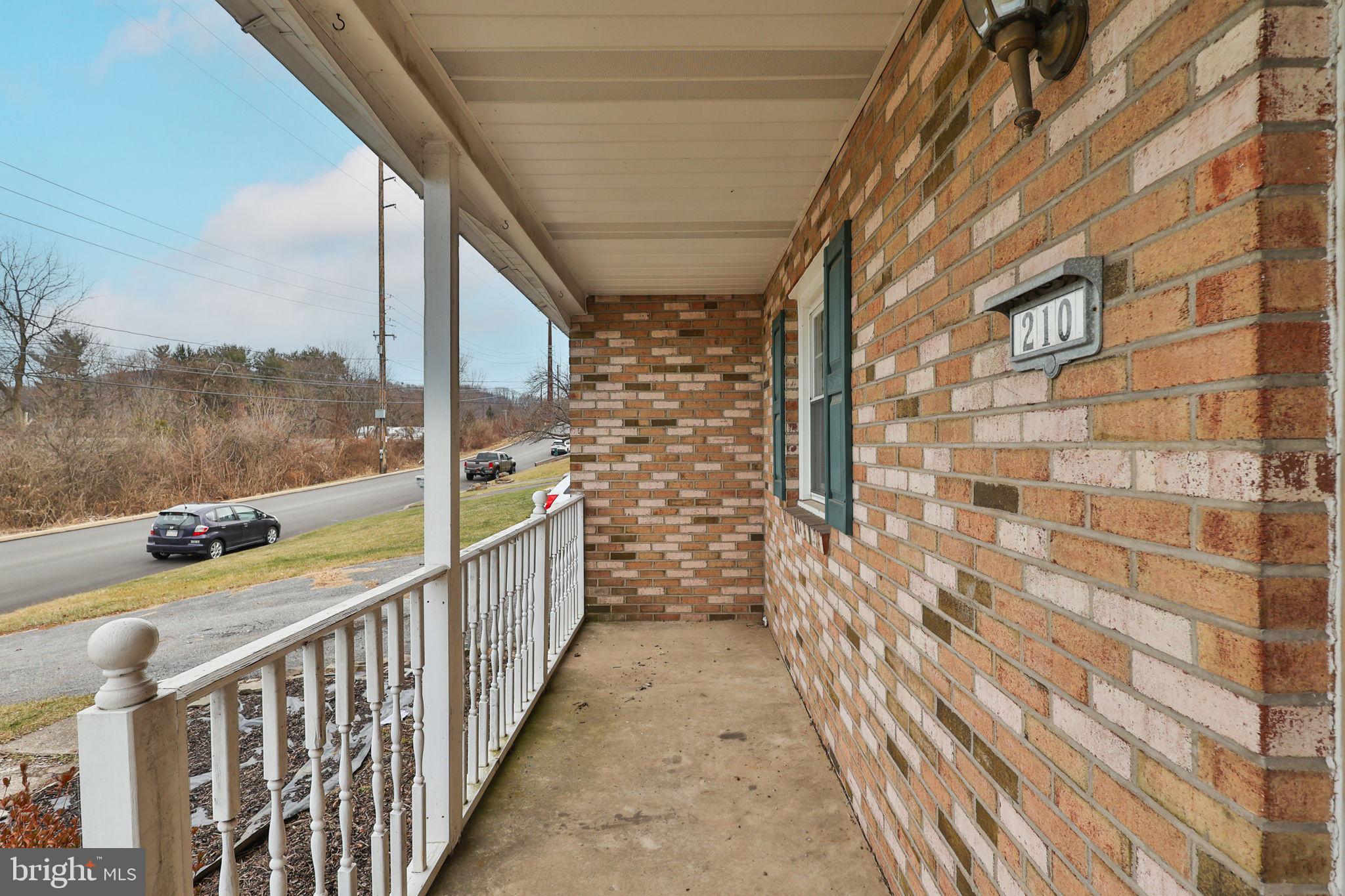 COUNTRY HEIGHTS - Residential