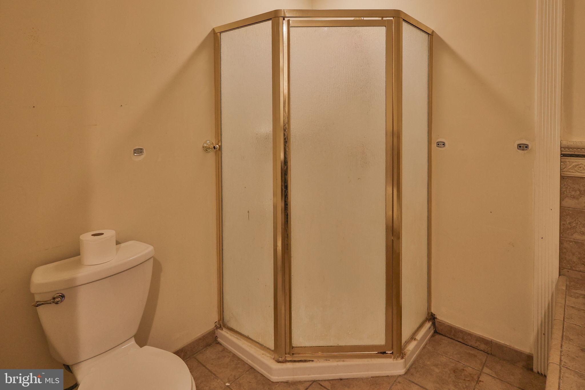 COUNTRY HEIGHTS - Residential