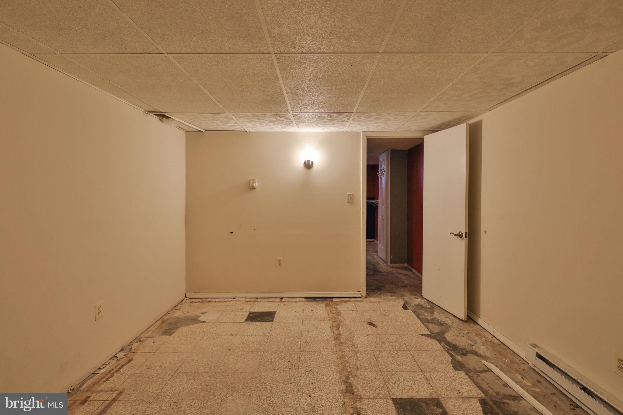 COUNTRY HEIGHTS - Residential