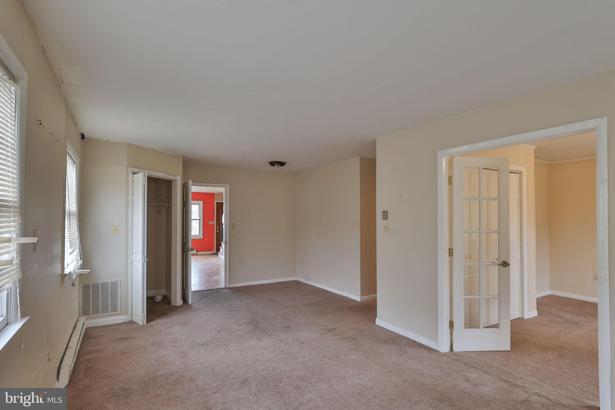 COUNTRY HEIGHTS - Residential