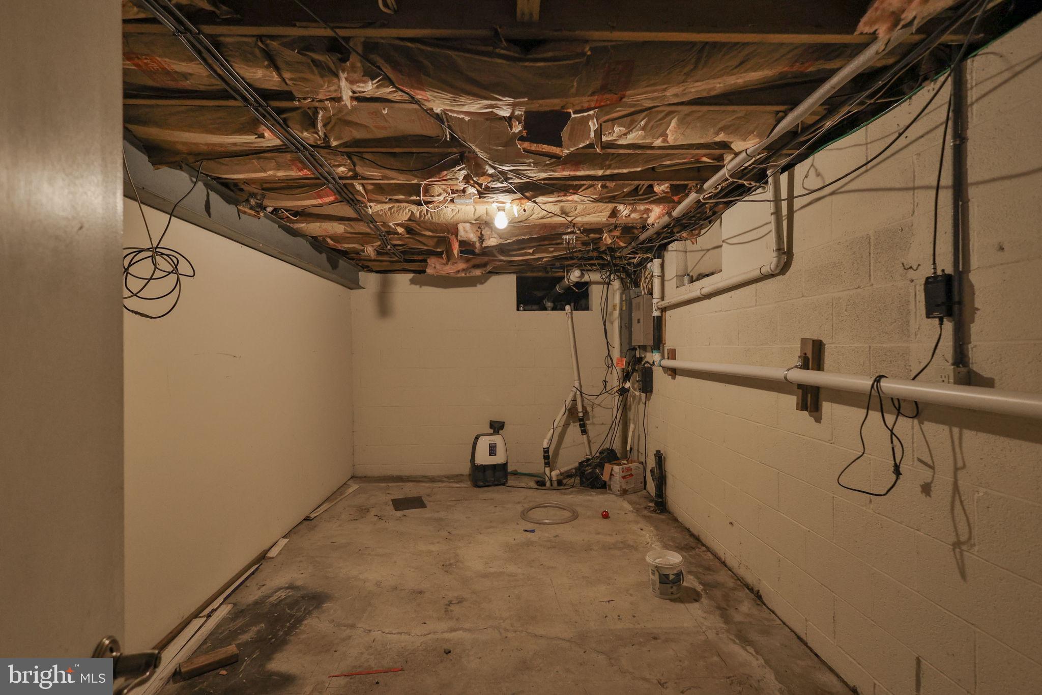 COUNTRY HEIGHTS - Residential