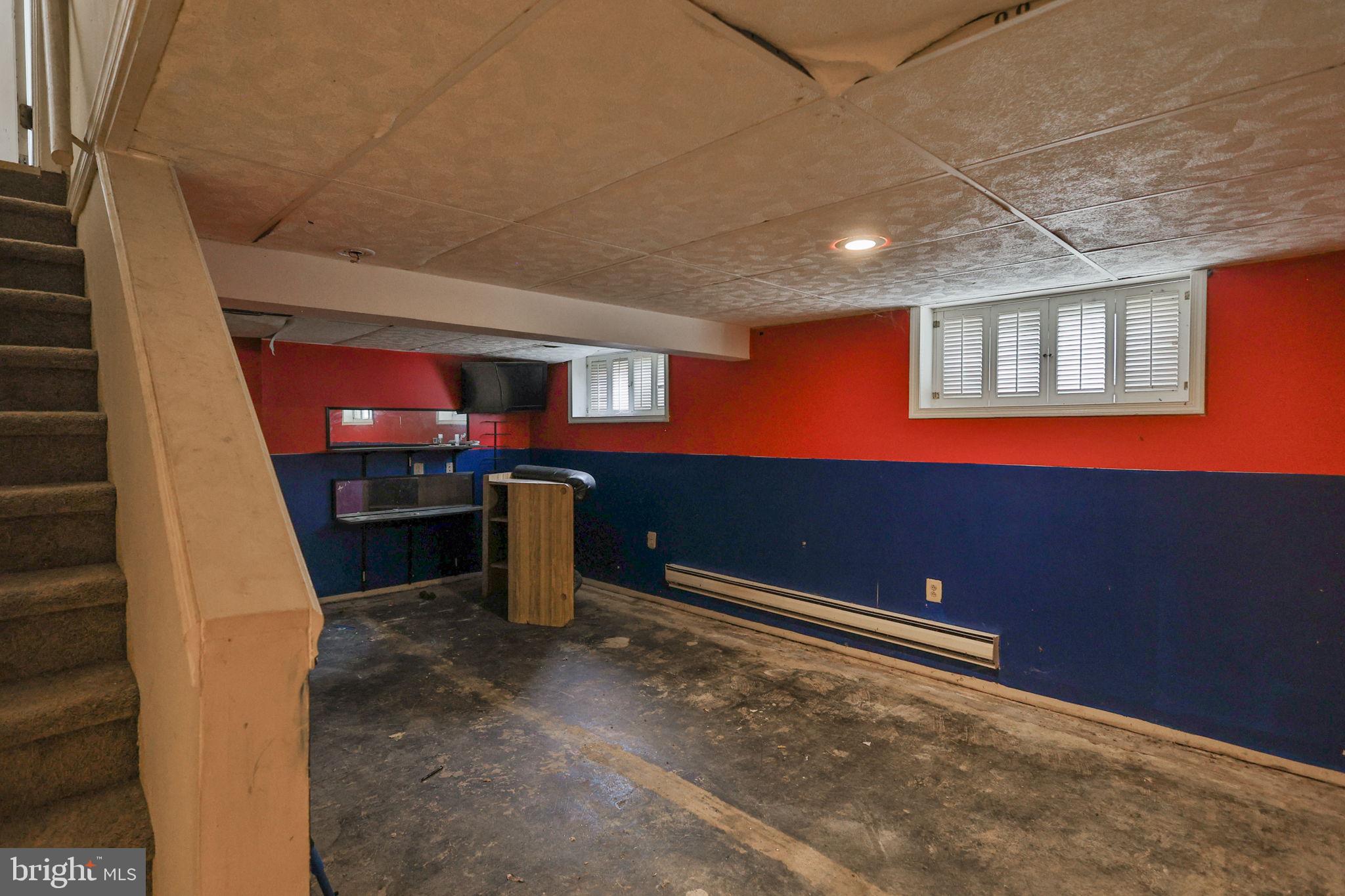 COUNTRY HEIGHTS - Residential