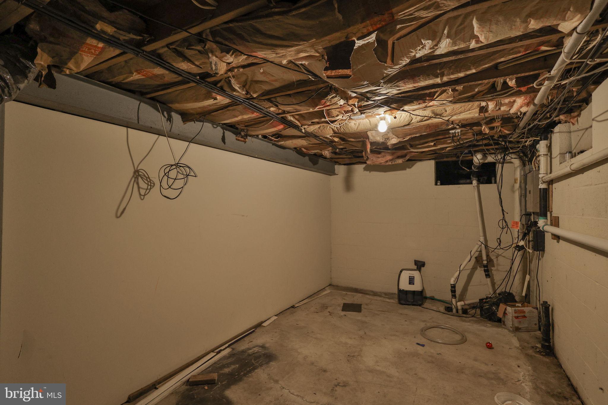 COUNTRY HEIGHTS - Residential