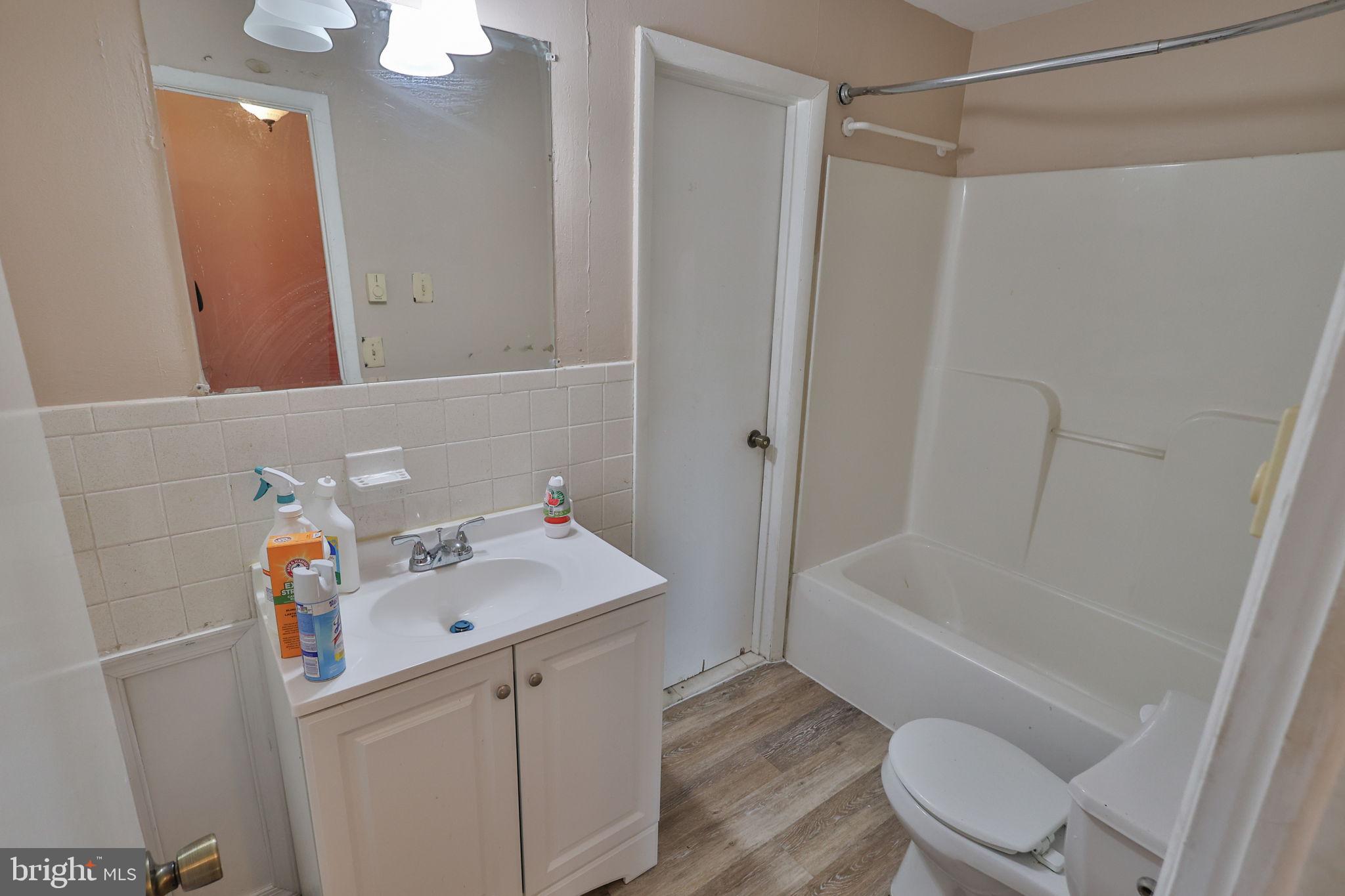 COUNTRY HEIGHTS - Residential