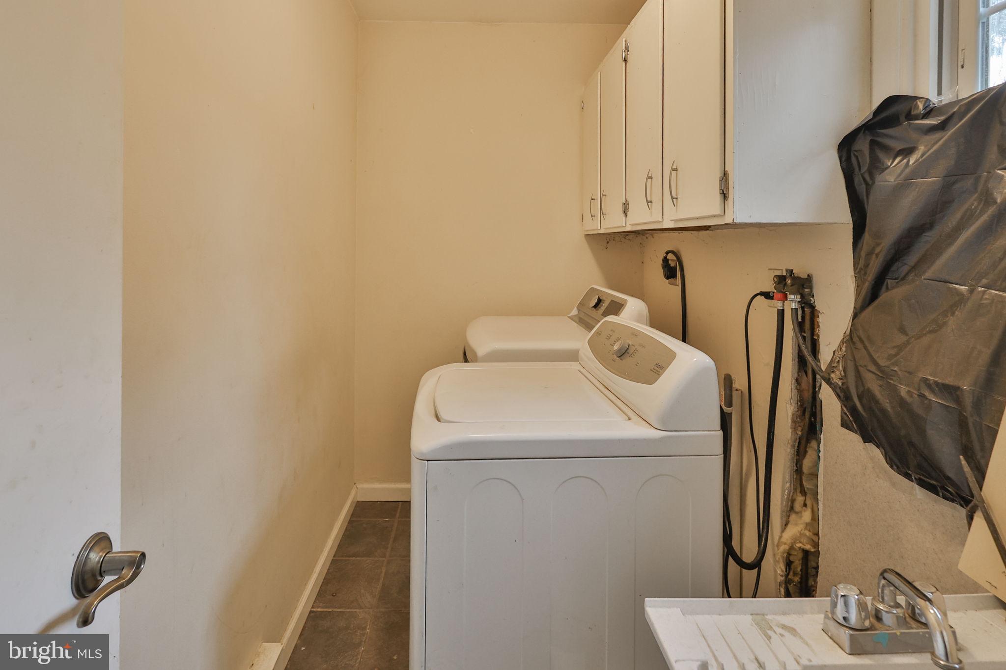 COUNTRY HEIGHTS - Residential