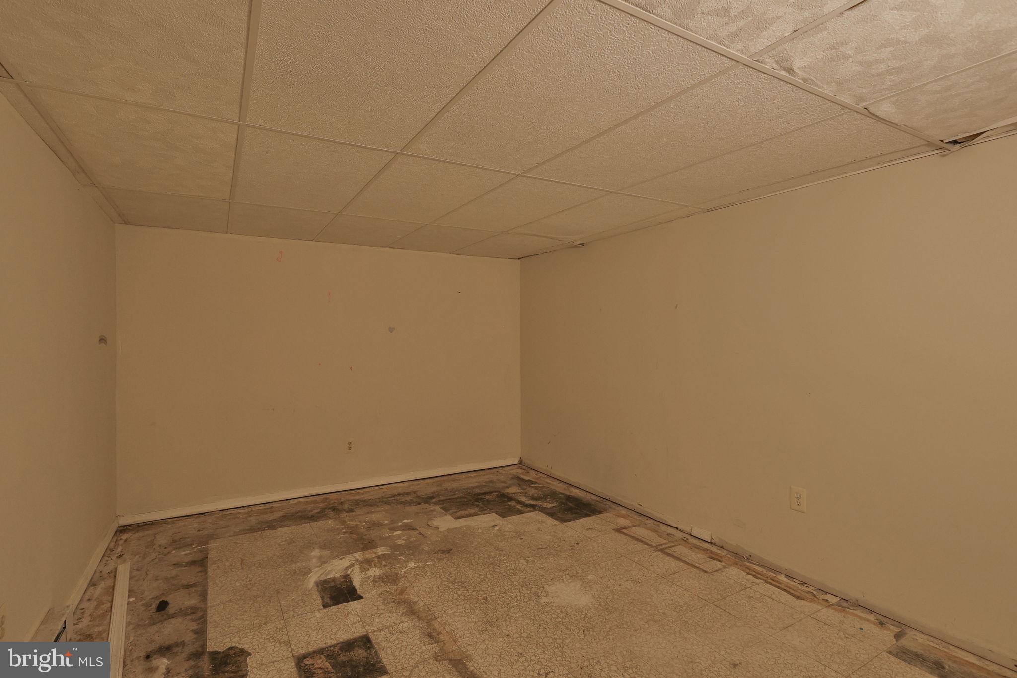 COUNTRY HEIGHTS - Residential