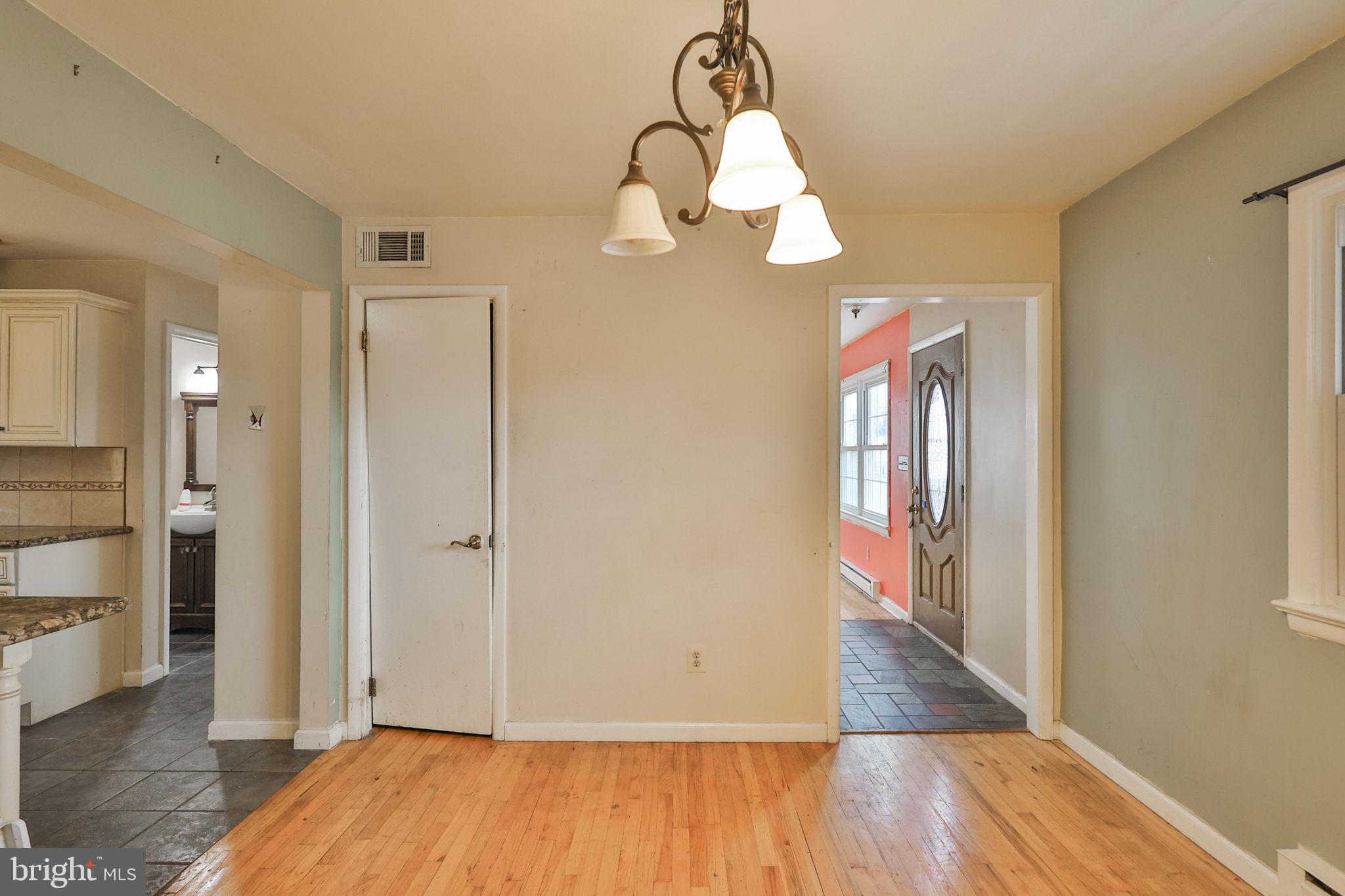 COUNTRY HEIGHTS - Residential